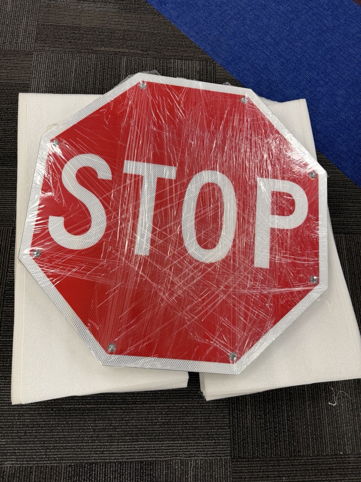 🇺🇸🇺🇸Solar Powered LED Flashing Stop Sign, 30 X 30 Aluminum Sign.